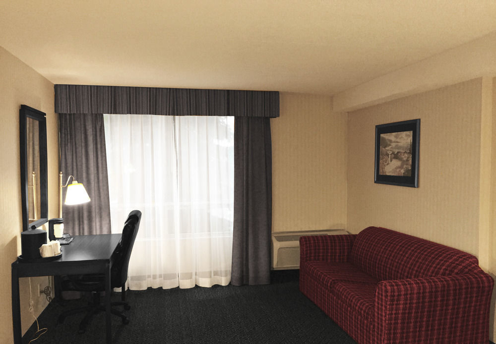 Ramada By Wyndham Niagara Falls By The River Exterior foto