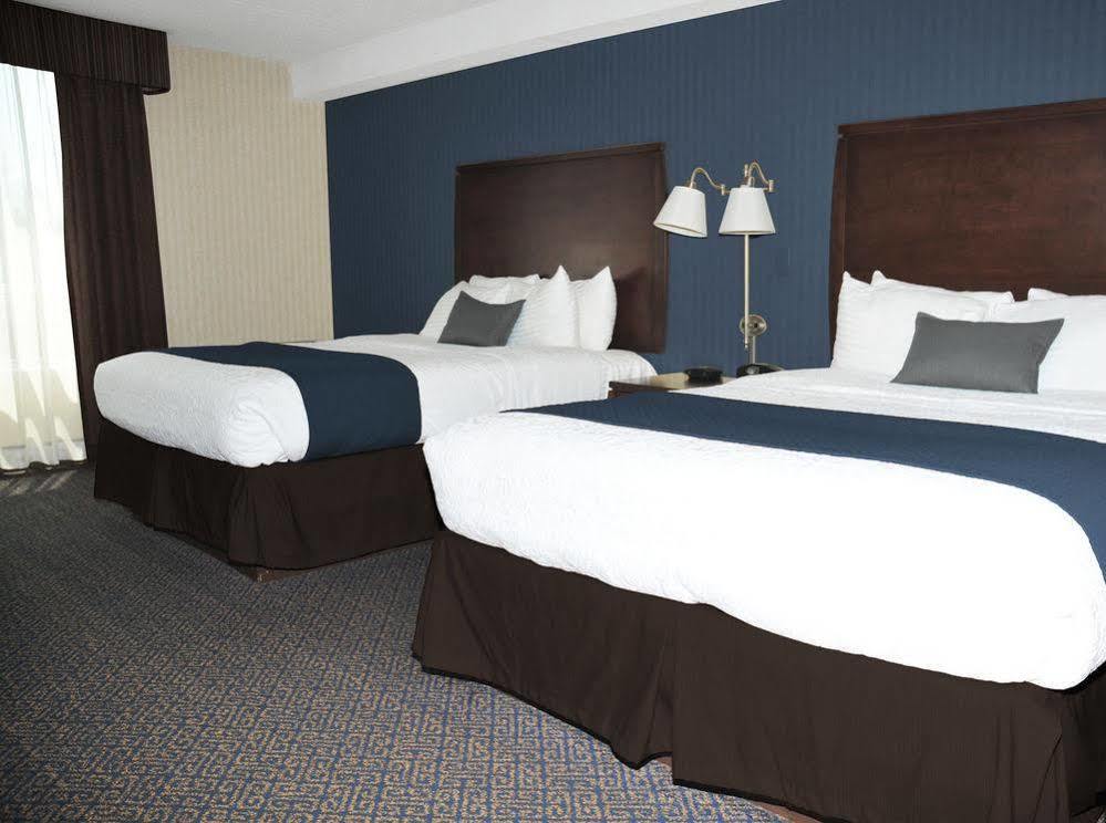Ramada By Wyndham Niagara Falls By The River Exterior foto