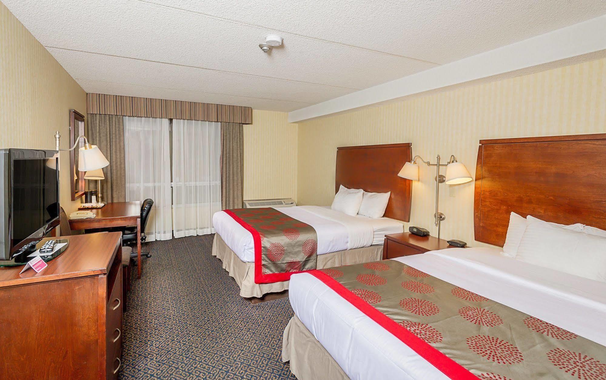 Ramada By Wyndham Niagara Falls By The River Exterior foto